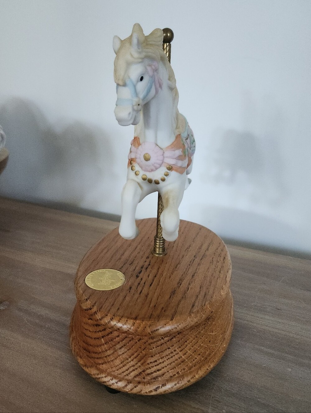 🎠 Vintage Westminster carousel horse music box Porcelain Decor Horses Statue - Picture 4 of 11